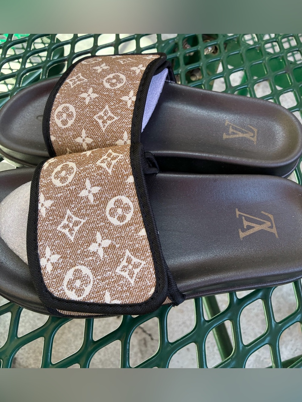 New Luxury Designer Like Slides Sandals Size 9